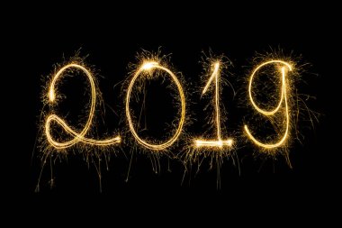 Mutlu yeni yıl 2019 ışıltı havai fişek ile yazılı