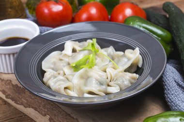 Kase, yemek çubukları, Çin köfte yemek için Asya köfte. Çin köfte yemek/öğle yemeği için. Geleneksel Asya/Çin mutfağı.