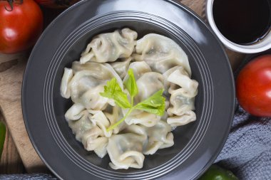 Kase, yemek çubukları, Çin köfte yemek için Asya köfte. Çin köfte yemek/öğle yemeği için. Geleneksel Asya/Çin mutfağı.