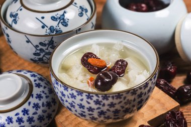 Şeftali sakız ve tremella çorbası