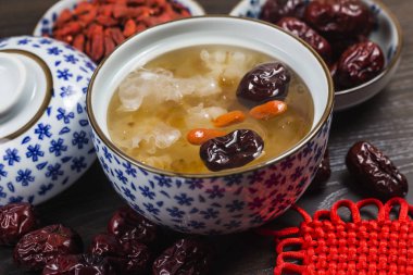 Şeftali sakız ve tremella çorbası