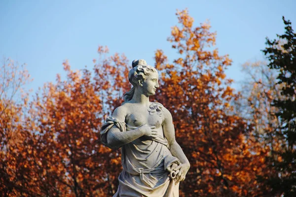 Statue of Peace in Pavlovsk park, Sain-Petersburg, Russia, — Stock Photo, Image