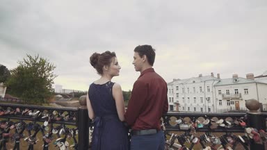 Samimi an zevk güzel genç bir çift. Aşk duygusal an