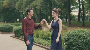 Mutlu çift dans Park