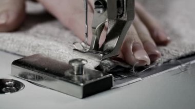 Dikiş makinesi gösterme işlemi