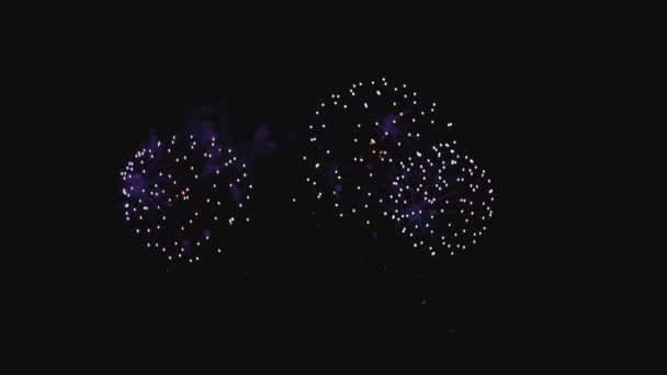 Feu d'artifice de célébration du Nouvel An la nuit à Montréal- mo 