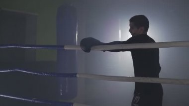 Kick boks halka ağır çekimde girme. Orta atış