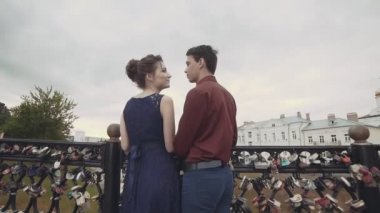 Aşkın şehvetli anı. Güzel genç çift zevk samimi an