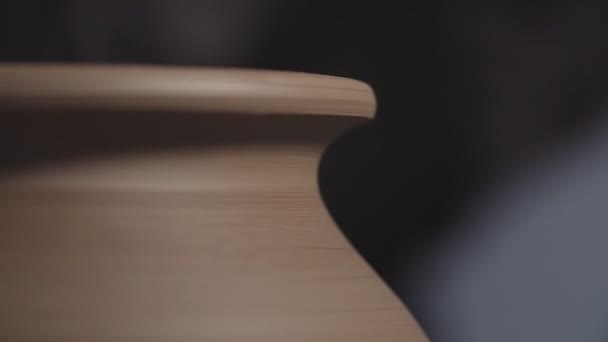 粘土ジャグスピニングのクローズアップ。手作りとクラフトのコンセプト — ストック動画
