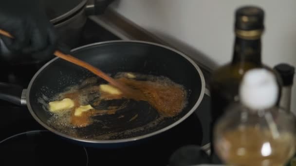 Fatias Banana Fresca Sendo Fritas Panela Vista Perto Uhd Preparar — Vídeo de Stock