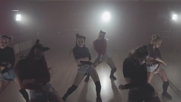 Young sexy girls in shorts dancing dancehall in dark smoky dance studio — 비디오