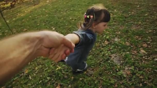 Little Girl Running Circle Autumn Park Pretty Girl Holding Father — Stock Video