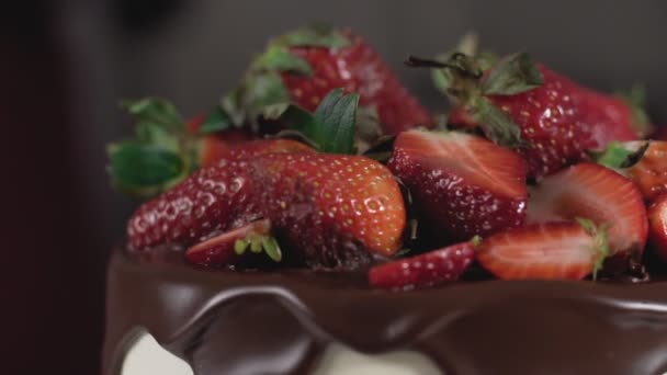 Preparing Making Chocolate Cake Berries Preparation Holiday Cake Strawberries Chocolate — Stock Video