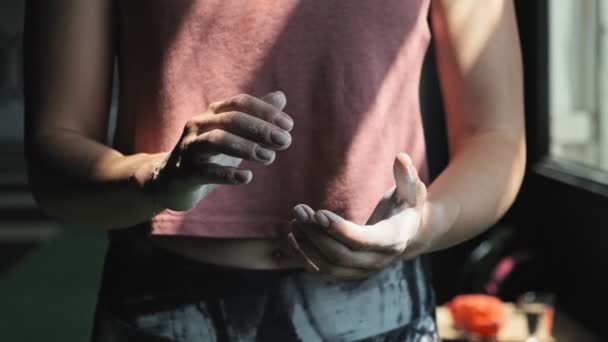 Hands of gymnast clapping white chalk powder in slow motion. Cloud against sun — Stock Video