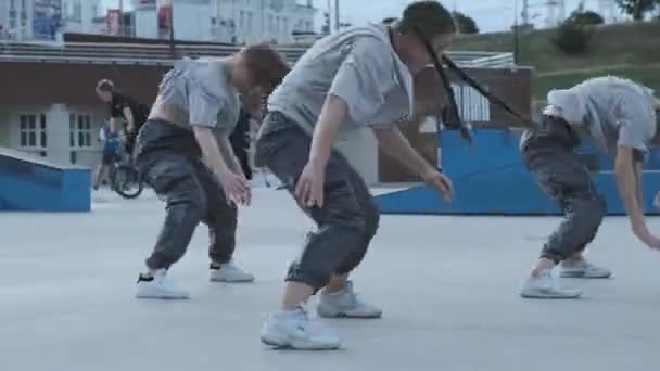 Vitebsk Bělorusko 2019 Pouliční Tanečníci Kteří Užívají Funky Hip Hop — Stock video
