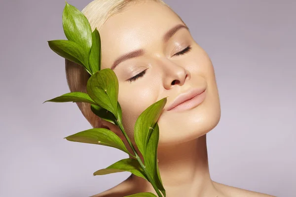 Gyönyörű Vonatkozik Bio Kozmetikai Olajok Szépség Gyógy Wellness Tiszta Bőr — Stock Fotó