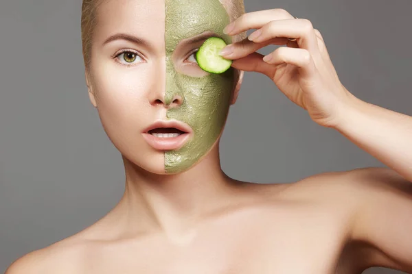 Beautiful Woman Applying Green Facial Mask Beauty Treatments Close Portrait — Stock Photo, Image