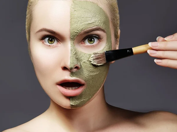 Beautiful Woman Applying Green Facial Mask Beauty Treatments Close Portrait — Stock Photo, Image