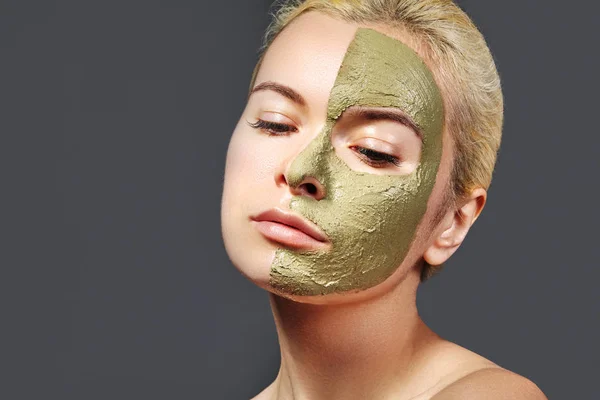 Beautiful Woman Applying Green Facial Mask Beauty Treatments Close Portrait — Stock Photo, Image