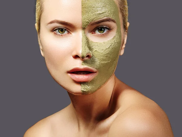 Beautiful Woman Applying Green Facial Mask Beauty Treatments Close Portrait — Stock Photo, Image