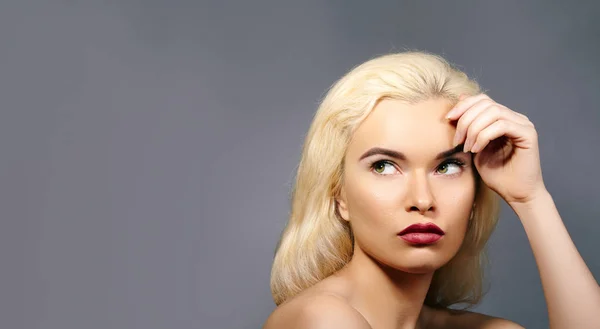 Retrato Horizontal Mulher Bonita Com Pout Sensual Lábios Vermelhos Make — Fotografia de Stock