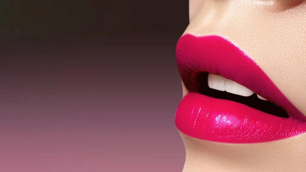 Beautiful Bright Fashion Make Full Lips Trend Pink Lip Makeup — Stock Photo, Image