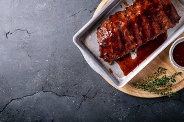 Ev yapımı domuz kaburga