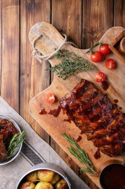 Domuz ve sığır eti kaburga ev yapımı