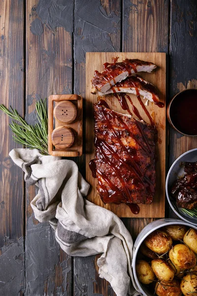 Hemgjort gris- och nötkött revben — Stockfoto