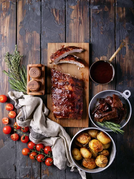 Hemgjort gris- och nötkött revben — Stockfoto