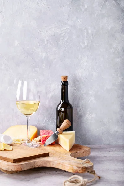 Variété Fromage Chèvre Lait Vache Servi Avec Vin Blanc Sur — Photo