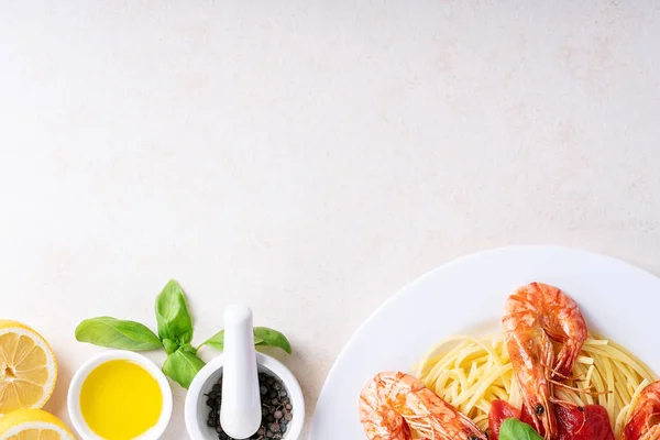 Sült garnélarák garnéla olasz spagetti tészta — Stock Fotó