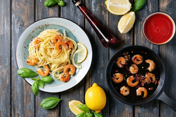 Sült garnélarák garnéla olasz spagetti tészta — Stock Fotó