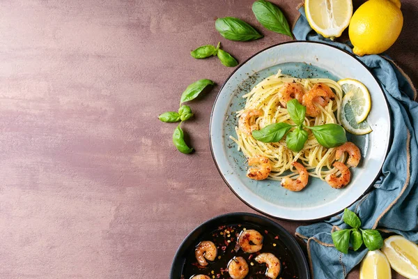 Kızarmış karides karides İtalyan spagetti makarna — Stok fotoğraf