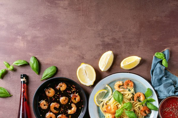 Kızarmış karides karides İtalyan spagetti makarna — Stok fotoğraf