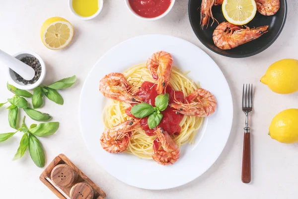 Kızarmış karides karides İtalyan spagetti makarna — Stok fotoğraf