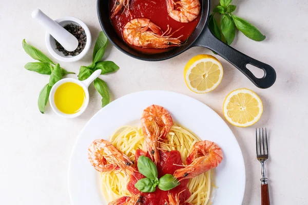 Kızarmış karides karides İtalyan spagetti makarna — Stok fotoğraf