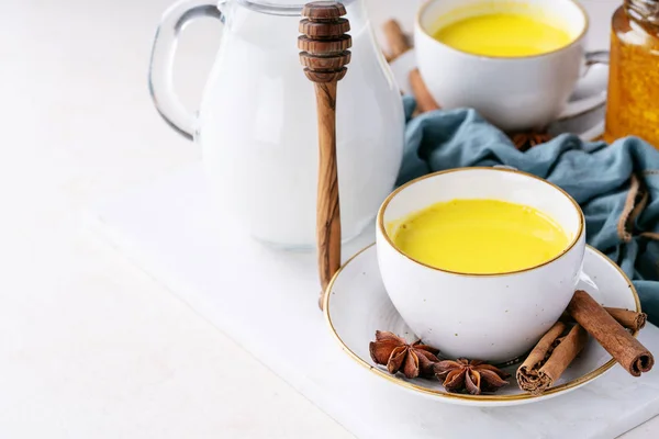 Leche de cúrcuma dorada — Foto de Stock