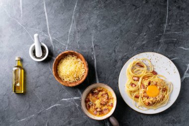 Klasik İtalyan Spagetti makarna alla carbonara