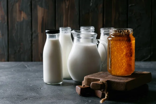 Friss tej, méz — Stock Fotó