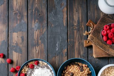 Seramik kasede granola kahvaltı