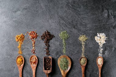 çeşitli baharatlar