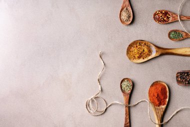 çeşitli baharatlar