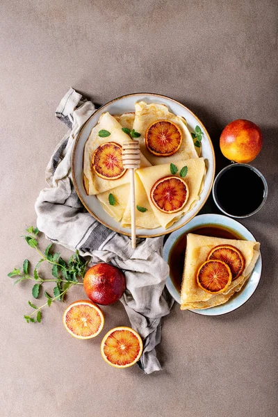 ブラッドオレンジの自家製パンケーキ — ストック写真