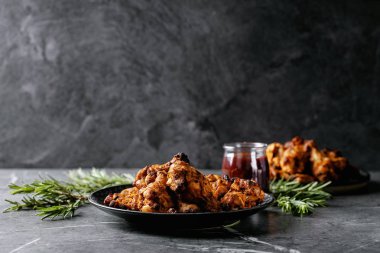 Kızarmış davul sopa tavuk bacakları