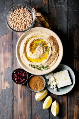 Zeytinyağı ve zemin kimyon ile Humus