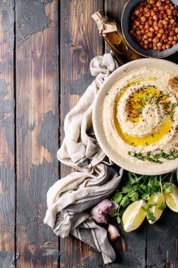 Zeytinyağı ve zemin kimyon ile Humus