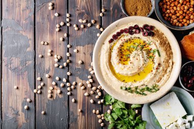 Zeytinyağı ve zemin kimyon ile Humus