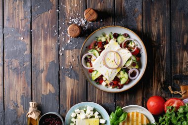 Seramik kasede beyaz peynir salatası