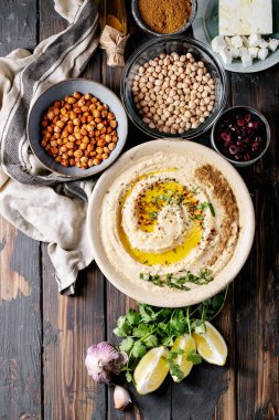 Zeytinyağı ve zemin kimyon ile Humus